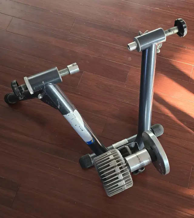 Bike Trainer Stand  - Heavy duty in Exercise Equipment in Ottawa - Image 3