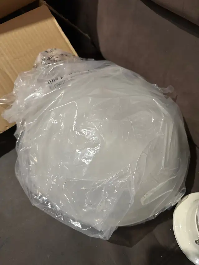 Light fixturess Qty 3 with light bulbs in Indoor Lighting & Fans in Oshawa / Durham Region - Image 4