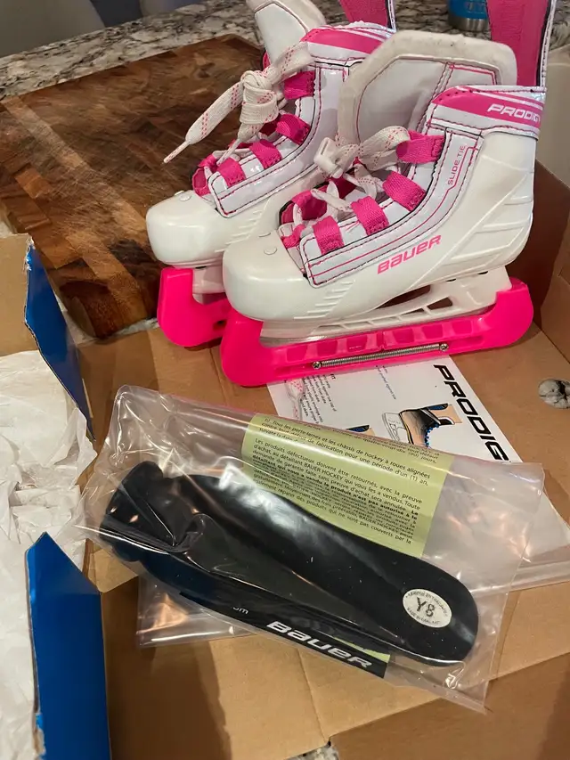 Bauer Prodigy Ice Skates, Toddler Size Y8-Y9, White/Pink in Skates & Blades in Windsor Region - Image 4
