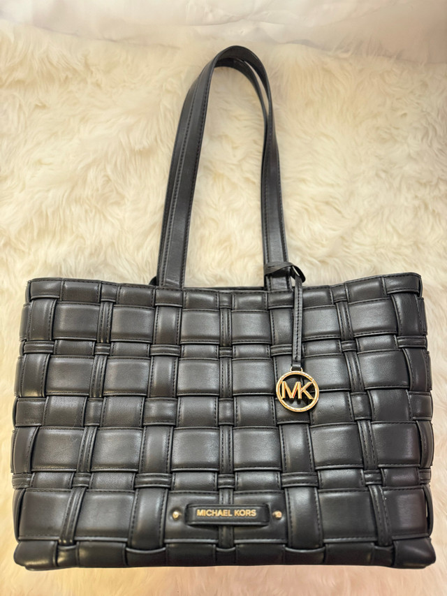 Micheal Kors Shoulder / Tote Bag with Attached Wallet in Women's - Bags & Wallets in Burnaby/New Westminster