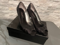 Designer Shoes (Nina New York) - Size 8 (New Condition) 