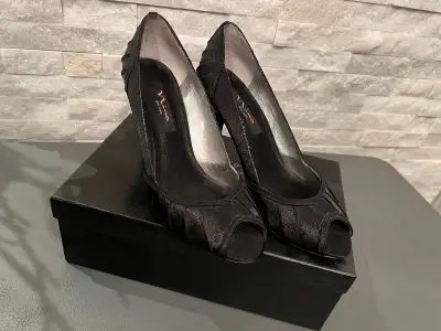 Designer Shoes (Nina New York) - Size 8 (New Condition) , View more