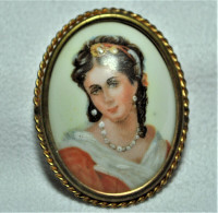 CAMEO BROOCH PIN