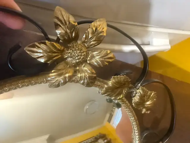 Convex Mirror Wrought Iron Gold Ivy Leaf Detail Circular Mirror in Home Décor & Accents in Oshawa / Durham Region - Image 10