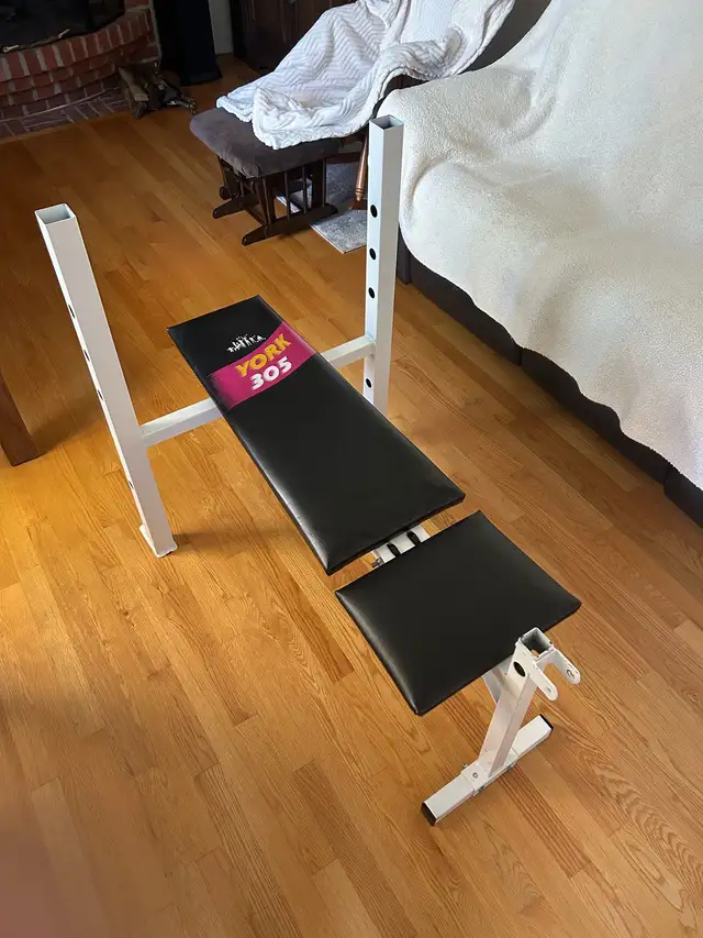 York 305 Bench Press in Exercise Equipment in Ottawa - Image 4