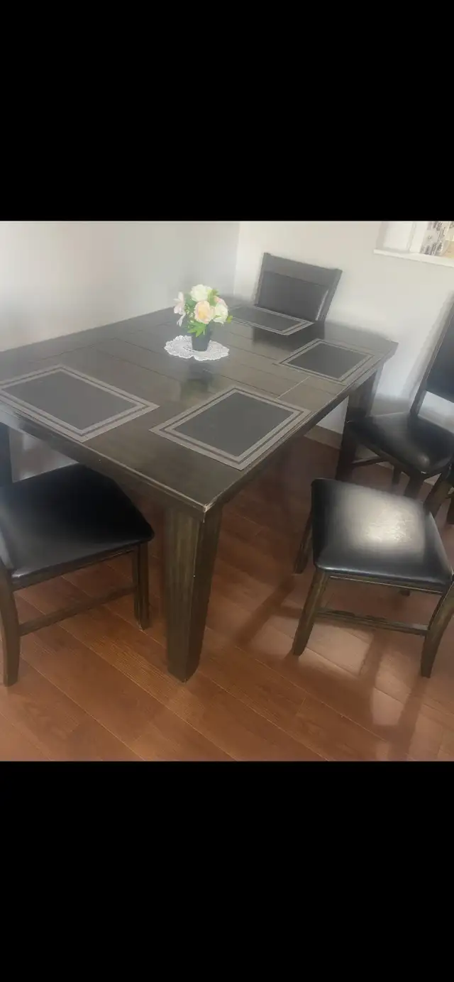 Dining table set