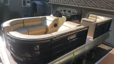We have 1 deluxe marine vinyl pontoon boat seat kit - DEMO for sale. Brand new, never anyone sitting...