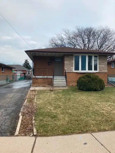 Main Level House Apartment for Rent- Stoney Creek $2400.00
