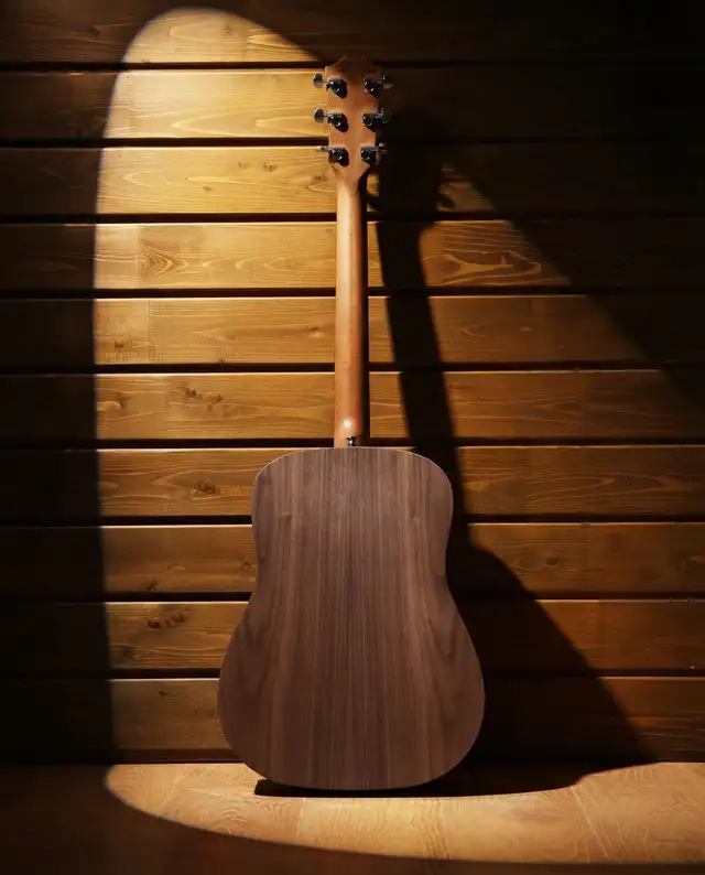 BBT-e Walnut Big Baby Taylor Acoustic-Electric Guitar in Guitars in Winnipeg - Image 3
