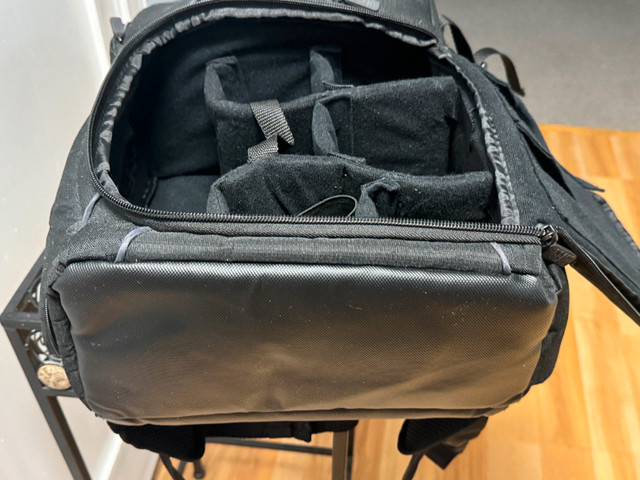 Camera & Laptop Backpack /Bag USA Gear S17 in Cameras & Camcorders in Hamilton - Image 4