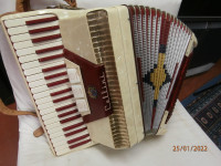 Camerano L 598/91 piano accordion 120 bass 1970-1980