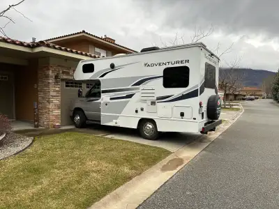 2022 Ford Alp Adventurer 19 RD class C motorhome for sale with low Km 71,297 in excellent condition....