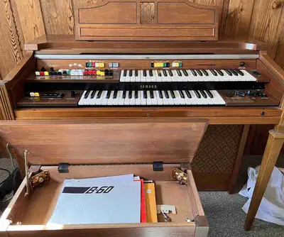 Selling a Yamaha Electrone B60 organ with a classic sound and vintage charm! This organ has a dual m...