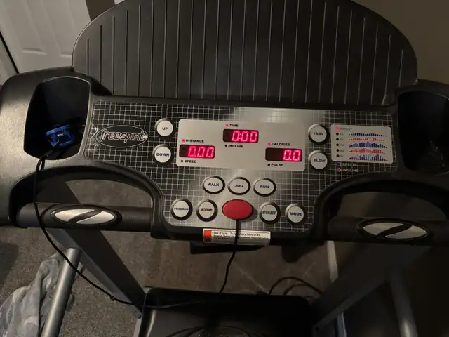 FreeSpirit Treadmill - Dyaco in Exercise Equipment in Vernon - Image 5