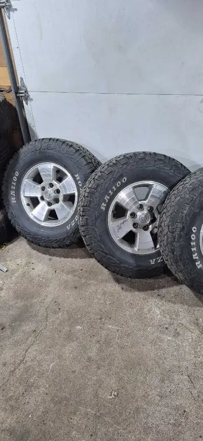 4 285/70r17 roadcruza tires on toyota tacoma rims. Will also fit chev/gmc. Two tires have wear on th...