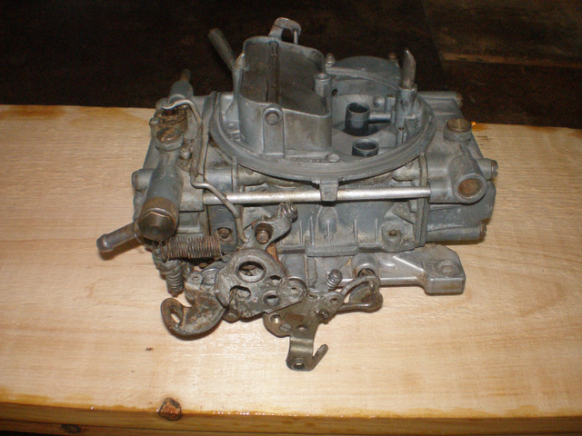 600 CFM Holley Carb in Engine & Engine Parts in Leamington - Image 3