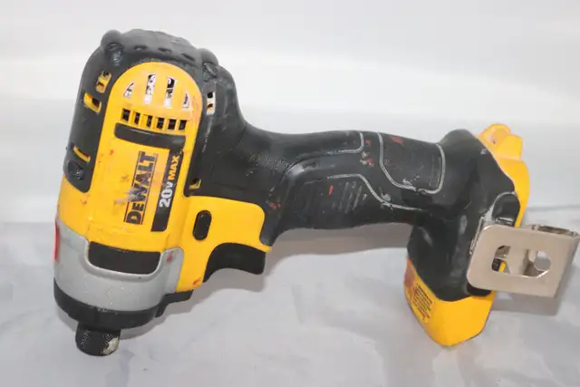 DCF885B 20V MAX* Cordless 1/4 in. Impact Driver (#42082-1) in Power Tools in City of Halifax - Image 2