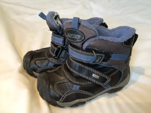 Bottes pour petits RSG boots for small kids size 7 (Toddler) in Kids & Youth in Bathurst - Image 2