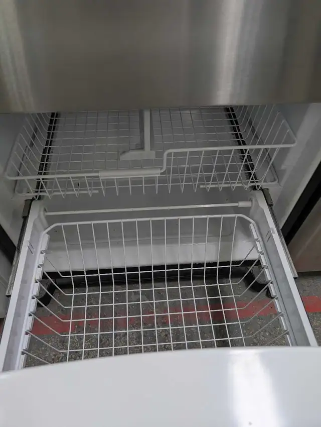 frigo Whirlpool stanless  in Refrigerators in City of Montréal - Image 4