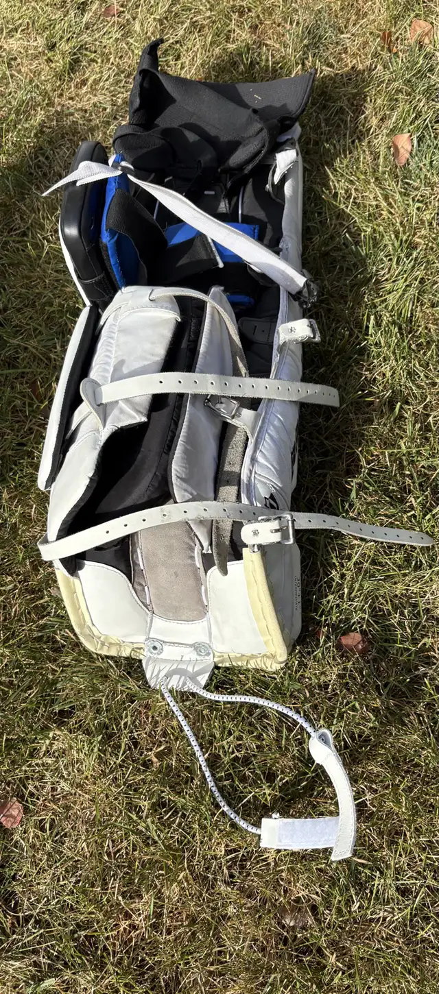 Bauer Goalie Pads in Hockey in Calgary - Image 4