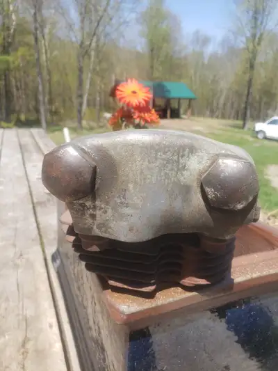 This is a very, very nice original Harley Knucklehead, small port, rear cylinder head. These were us...