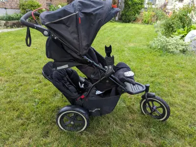Phil & Ted’s Double Stroller Can be used as a double or single stroller Missing the handle bar for t...