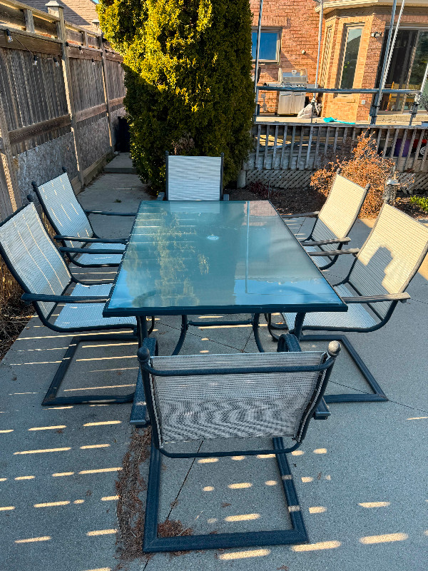 Patio Table and 6 Chairs in Patio & Garden Furniture in Mississauga / Peel Region - Image 4