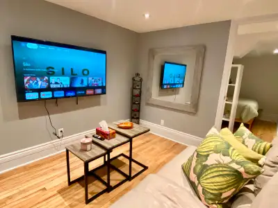 **Furnished, Equipped, Everything Included - Available Short and Long Term** Welcome to your downtow...