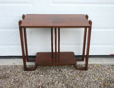 Circa 1930s to 40s beautiful Walnut wood grain Console table. Measures 33.5" wide, 28" high, 18" dee...