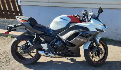 2023 kawasakii ninja 650, only road for one summer; 3831 km's, registered and insured in Alberta. 64...