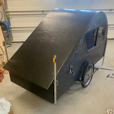 Teardrop/clamshell mountain bike camping trailer. Sliding windows on both sides. Jack poles in each...
