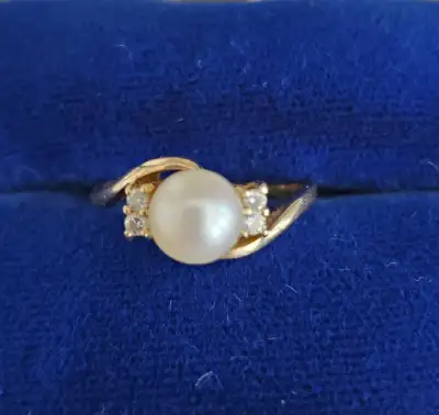 14K Gold Ring Akoya Pearl and Diamonds, View more