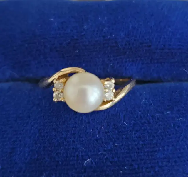 14K Gold Ring Akoya Pearl and Diamonds in Jewellery & Watches in City of Montréal - Image 2