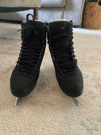Barely used youth figure skates