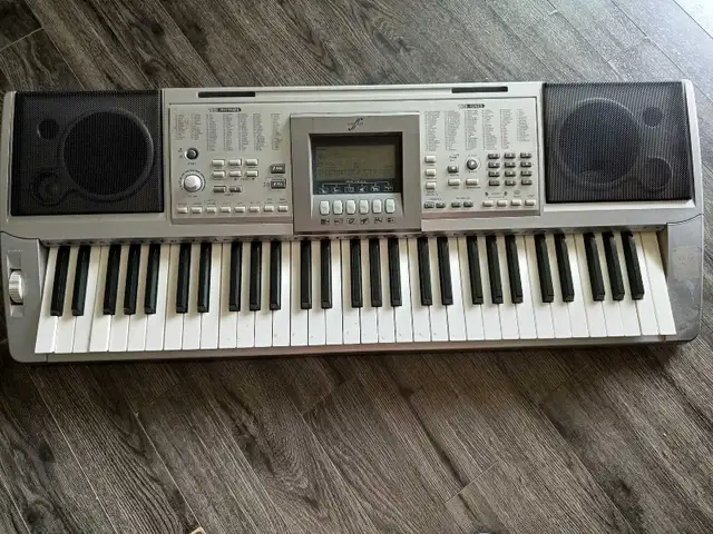 Electric Keyboard in Pianos & Keyboards in City of Halifax - Image 2