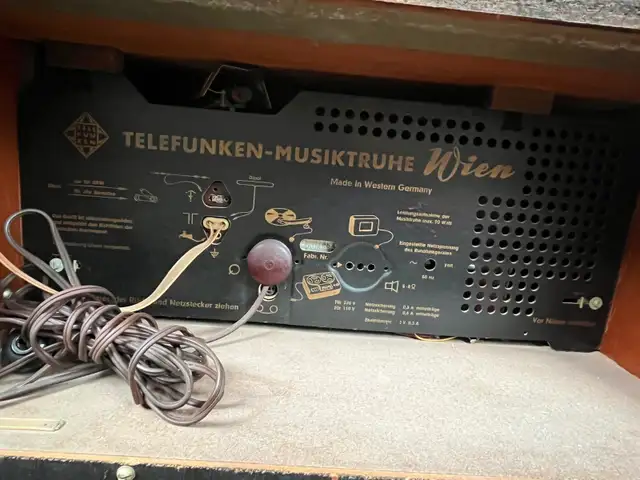 Vintage Stereo Console 1959 in Arts & Collectibles in Kitchener / Waterloo - Image 7