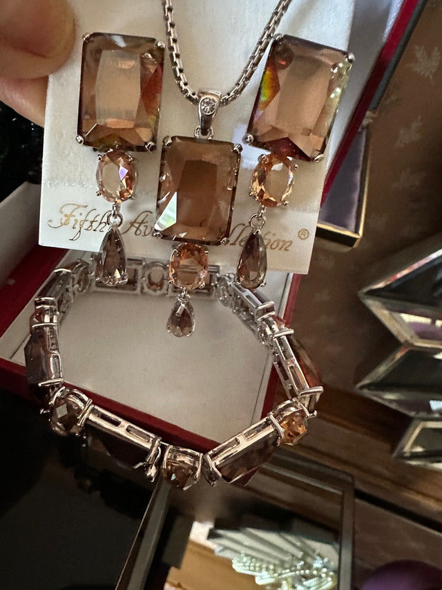 BRAND NEW VINTAGE “ FIFTH AVENUE “ SMOKY QUARTZ CUSTOM SET in Jewellery & Watches in Regina - Image 3