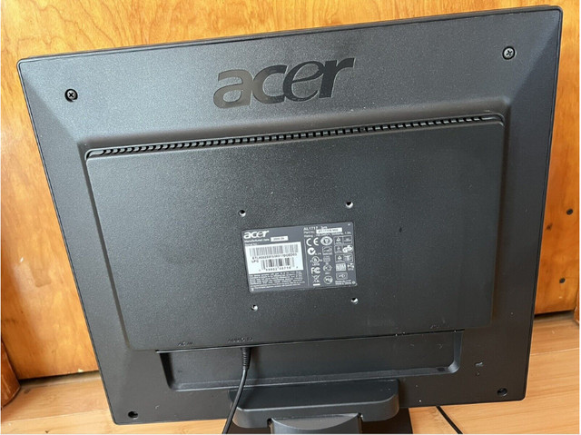 Acer AL1717 LCD Computer Monitor Screen - 17in 1280 x 1024 dans Moniteurs  à Ville de Montréal - Image 2