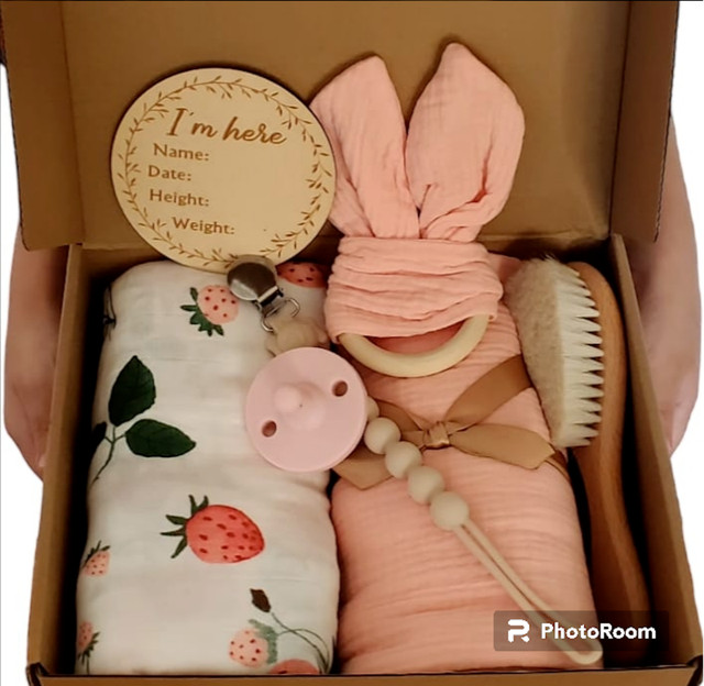 Gift Set for Newborn, Muslin Swaddle Blankets/ Coffret cadeau dans Jouets et jeux  à Ville de Montréal - Image 2