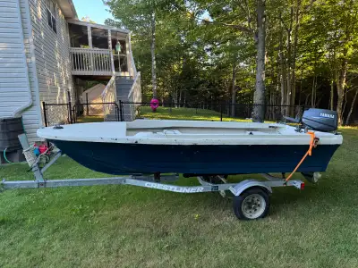 Non registered 13' fibreglass fishing boat Comes with 2008 25 hp Yamaha outboard (pristine condition...