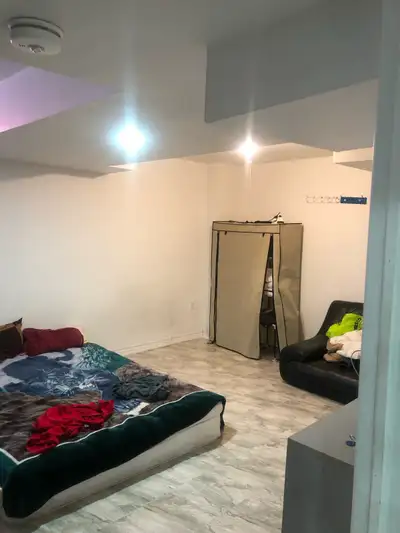 ROOM FOR RENT GORE AND CASTLEMORE FOR BOYS SHARING STARTING SEPTEMBER 1st PLEASE CALL 416-704-7729 o...