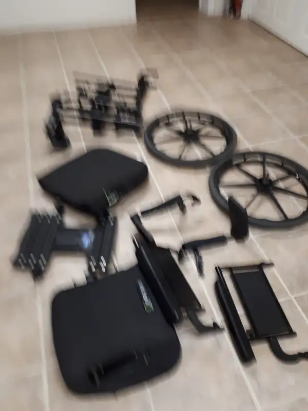 Wheelchair  with removable wheels - Reduced in Health & Special Needs in Windsor Region - Image 3