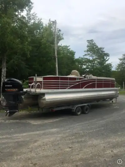 This is a well taken care of, 27ft Bennington pontoon boat. Powered by Yamaha 225hp VMAX High Output...