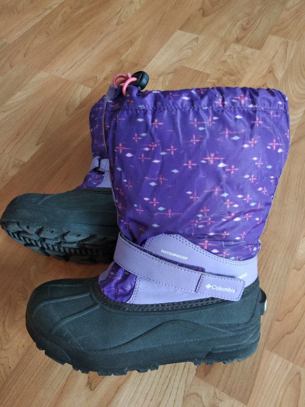 Columbia winter boots girl's size 6 in Kids & Youth in City of Halifax