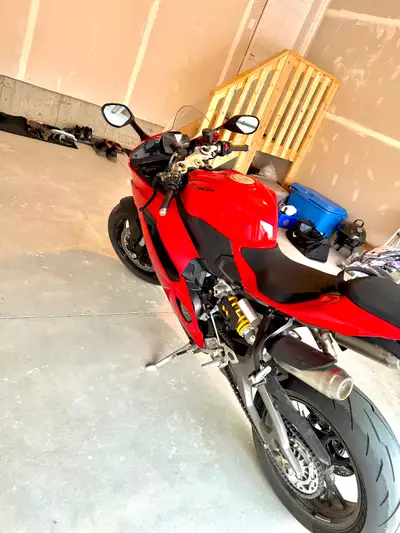 3 months driven. Brand new condition bike for sale 350 kms driven