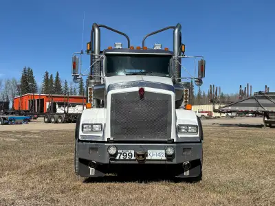 Kenworth t800 tridrive X15 engine 614,000 km 12,320 hours Rigged up with a fifth wheel but can be sw...