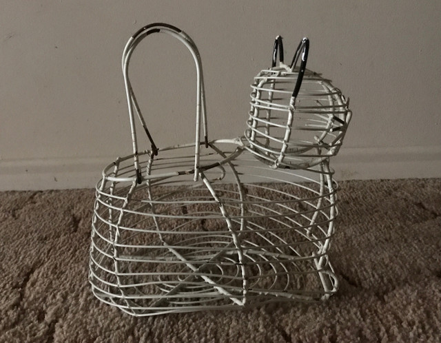 Vintage Kitty Shaped Wire Egg Basket in Holiday, Event & Seasonal in London - Image 4