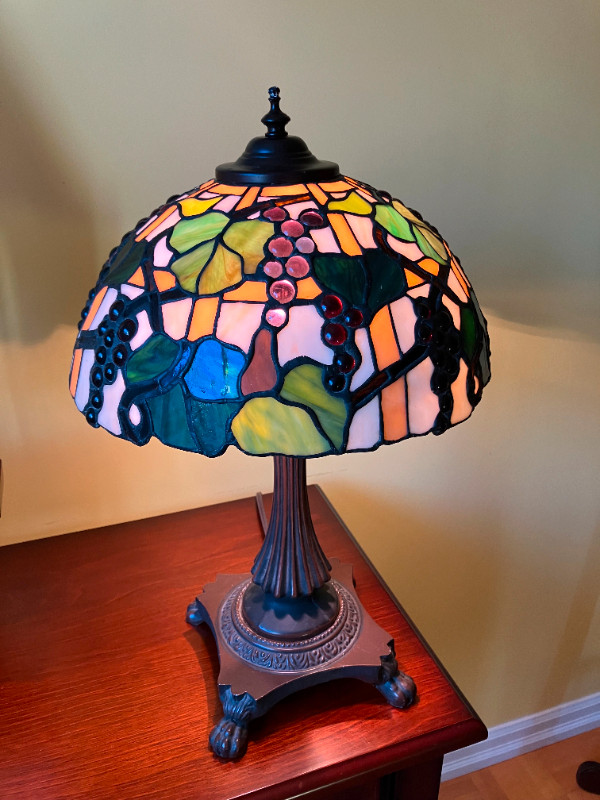 Nice Tiffany Table Lamp in Indoor Lighting & Fans in Mississauga / Peel Region - Image 4