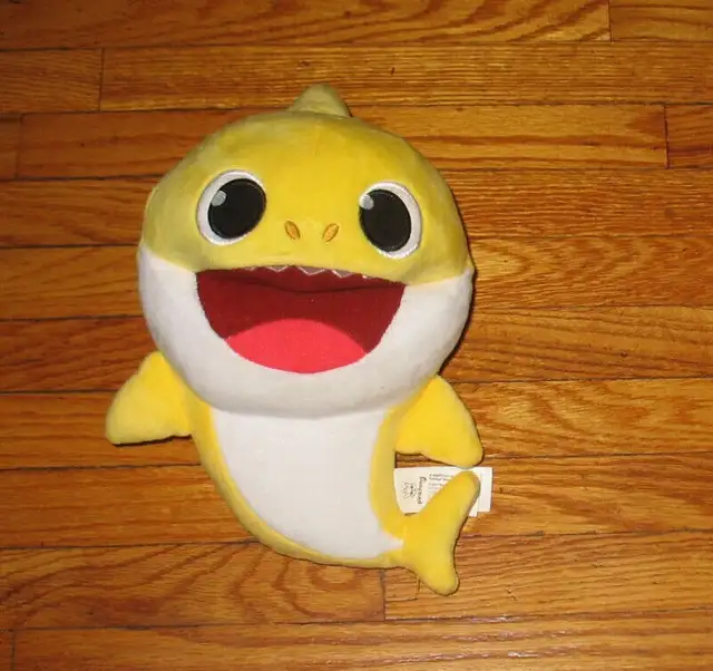 Baby Shark books(5) and Baby Shark singing puppet in Children & Young Adult in Norfolk County - Image 4