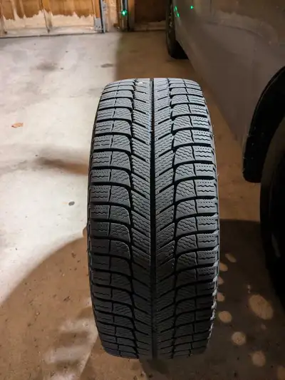 Set of 4 Michelin X-Ice Winter Tires – Size 215/45R17 91H mounted on rims. Excellent tire condition...